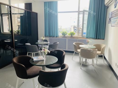 青岛华厦眼科医院等待环境示意图