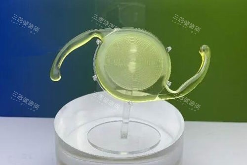 白内障手术晶体特写 白内障手术晶体特写