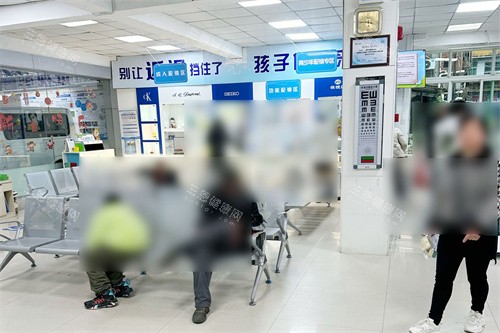 南平华厦眼科医院大厅环境