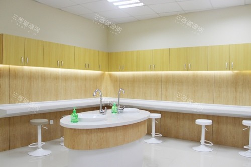 佛山爱尔眼科医院配镜室试戴区