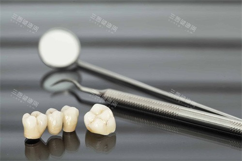 牙齿检查工具和牙冠