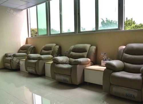 广州黄埔爱尔眼科内部休息等待区环境 广州黄埔爱尔眼科内部休息等待区环境