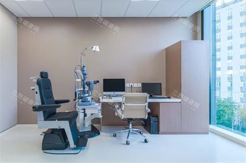 北京希玛林顺潮眼科医院医生诊室设备图