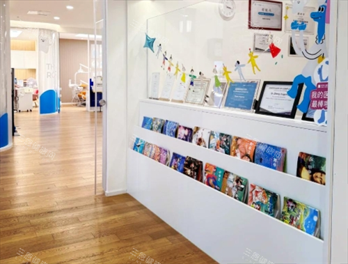 成都多乐儿童齿科走廊环境 成都多乐儿童齿科走廊环境
