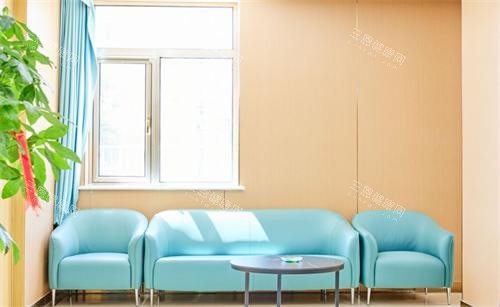 北京首口附一口腔医院等待区