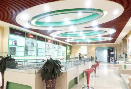 乌鲁木齐普瑞眼科医院配镜大厅 乌鲁木齐普瑞眼科医院配镜大厅