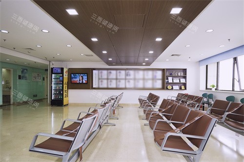 北京茗视光眼科医院价格表全公开：全飞秒13500元起|ICL晶体植入30000元起|白内障手术5000元起