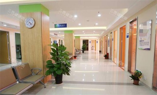 赣州爱尔眼科医院大厅展示 赣州爱尔眼科医院大厅展示