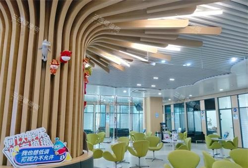 昆明普瑞眼科医院价格表速览：全飞秒15800元起|白内障4000元起|角膜塑形镜4800元起