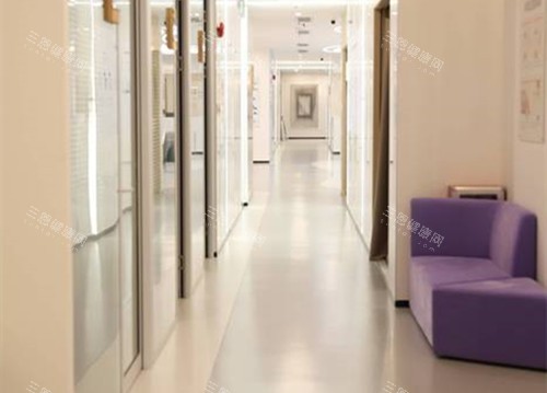 广州视百年眼科内部大厅过道环境 广州视百年眼科内部大厅过道环境