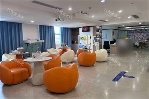 深圳深东爱尔眼科医院等候休息区环境图 深圳深东爱尔眼科医院等候休息区环境图