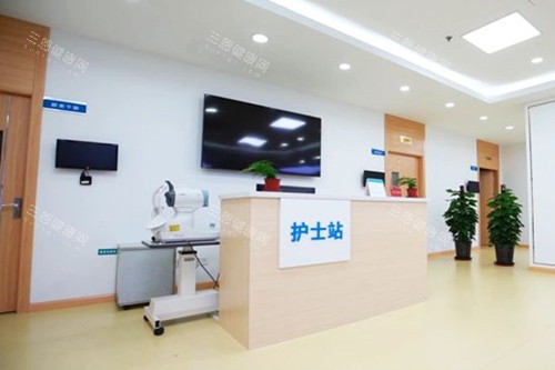 上海和平眼科服务台环境