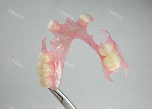 半口活动假牙展示 半口活动假牙展示