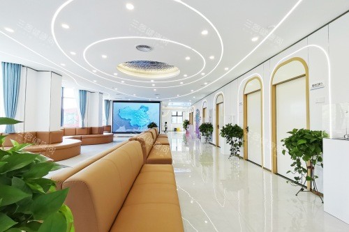 南昌华厦眼科医院候诊区 南昌华厦眼科医院候诊区