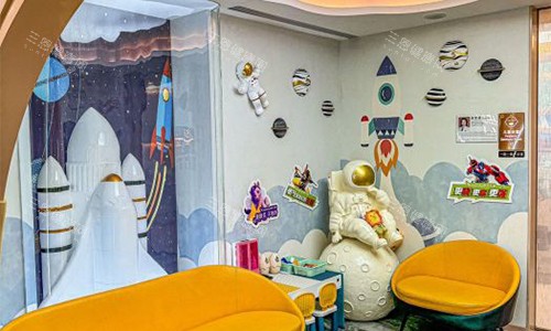 北京劲松口腔(**部)儿童等待区 北京劲松口腔(**部)儿童等待区