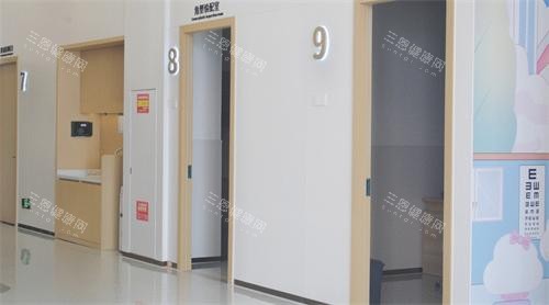 纳雍华厦眼科就诊室