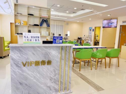 肇庆爱尔眼科屈光科室会员接待