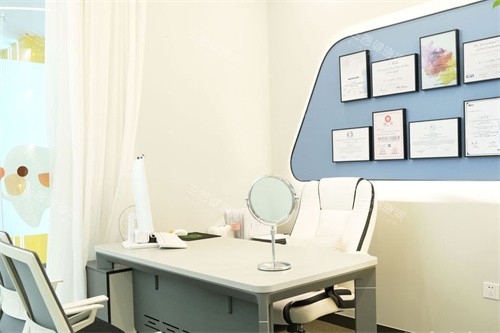 上海鼎植口腔百联西郊店方案室