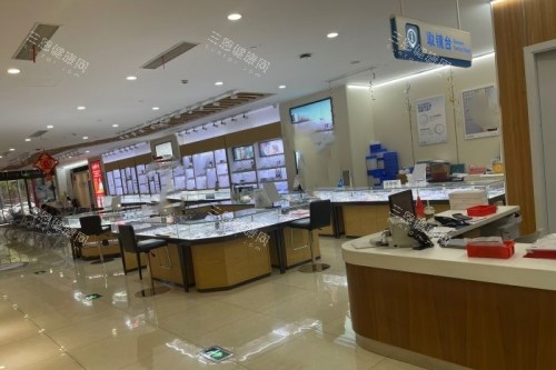 上海普瑞眼科医院验配室