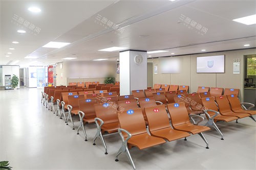 深圳爱尔眼科医院总院近视手术候诊室 深圳爱尔眼科医院总院近视手术候诊室